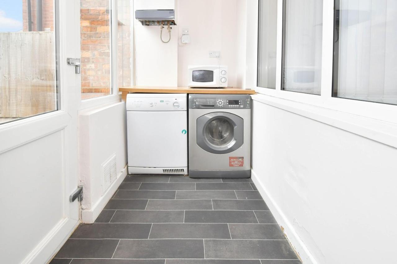 Wistaston House By Yourstays 5 Double Bedrooms And 2 Bathrooms, Great For Groups! Book Now! Crewe Extérieur photo