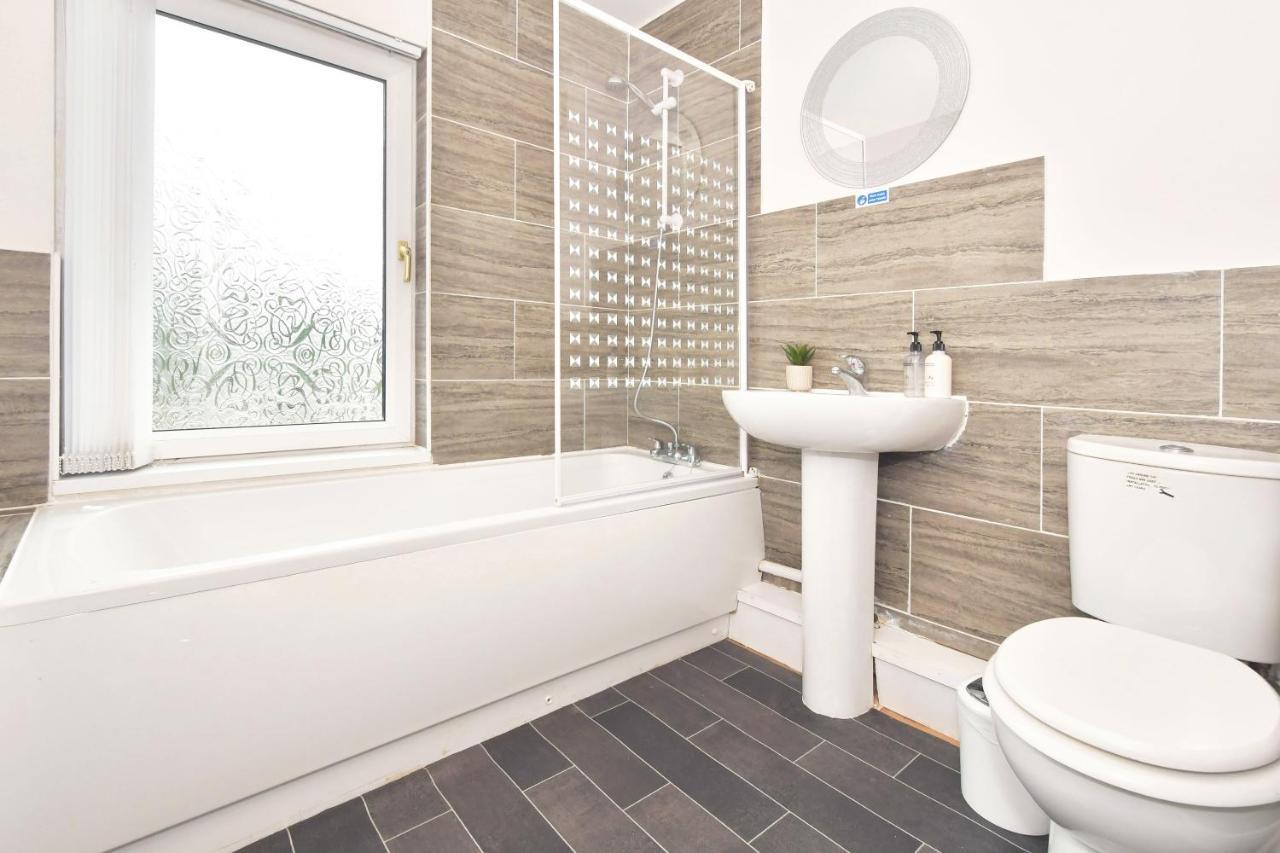 Wistaston House By Yourstays 5 Double Bedrooms And 2 Bathrooms, Great For Groups! Book Now! Crewe Extérieur photo