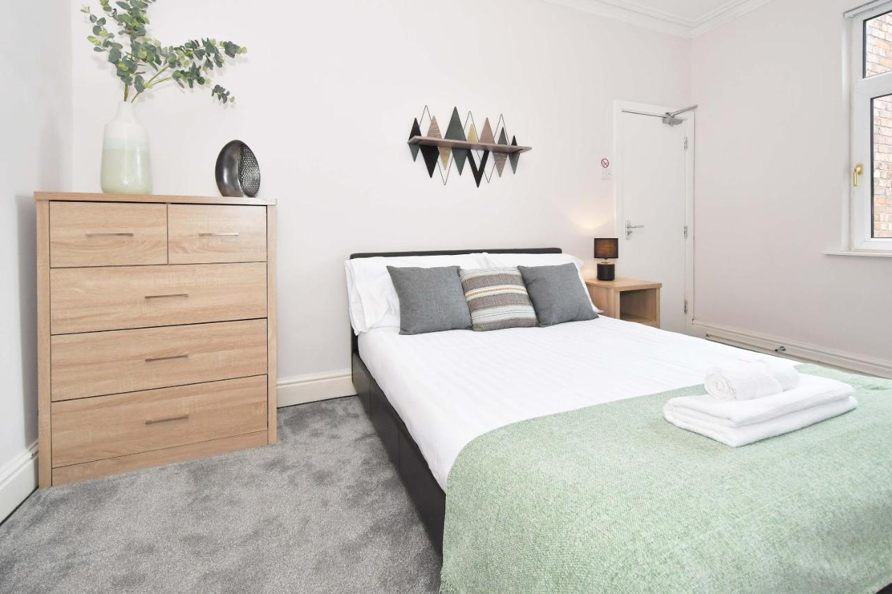 Wistaston House By Yourstays 5 Double Bedrooms And 2 Bathrooms, Great For Groups! Book Now! Crewe Extérieur photo