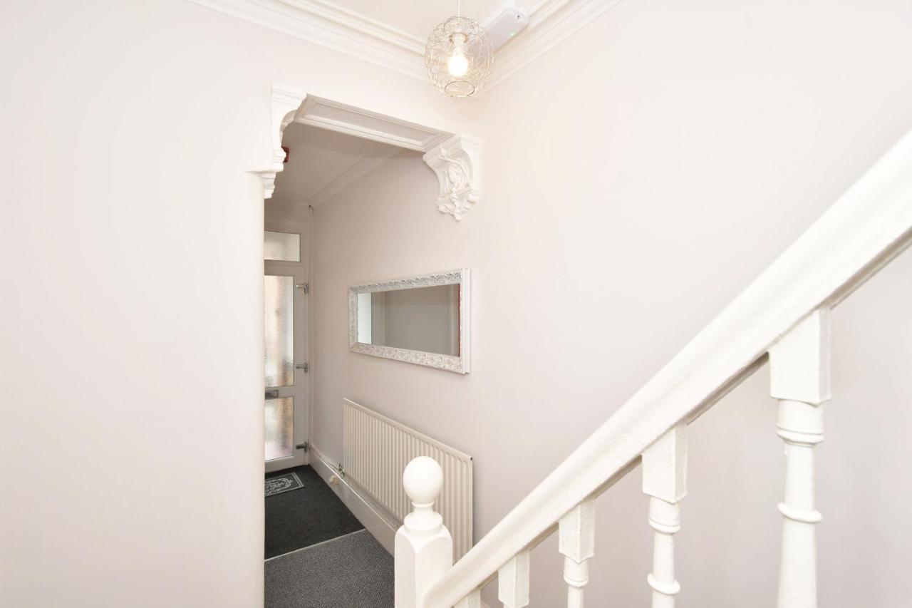 Wistaston House By Yourstays 5 Double Bedrooms And 2 Bathrooms, Great For Groups! Book Now! Crewe Extérieur photo